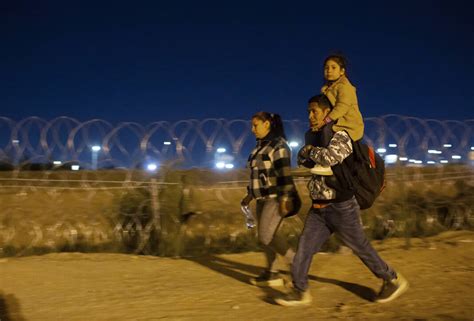 Migrants race to US border as Title 42 pandemic restrictions expire, straining US immigration system